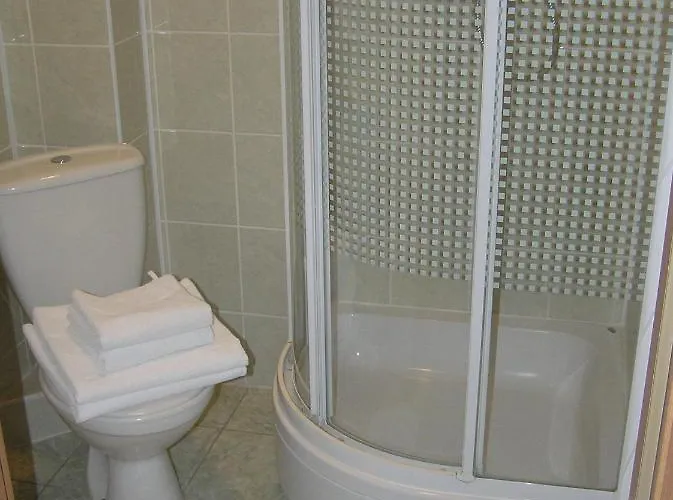 Pod Brzozami Oda ve Kahvaltı Poznan